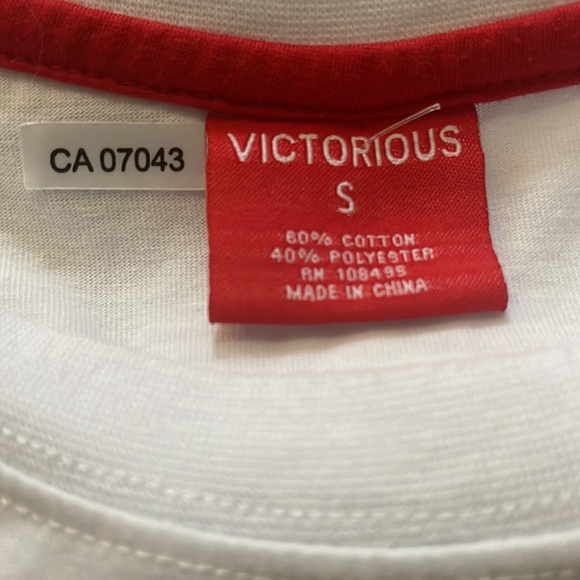 NWOT Glittery stone skull 💀 T-shirt - Picture 4 of 5